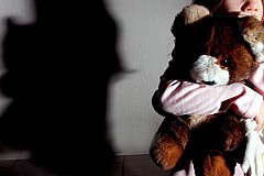 France: Une fillette de 12 ans tombe enceinte après avoir été violée par son beau-père France: Une fillette de 12 ans tombe enceinte après avoir été violée par son beau-père